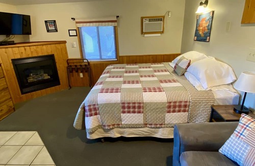 Benzonia Cabin | Betsie Riverside Resort