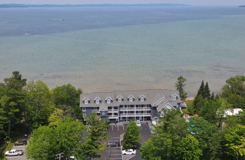 Traverse City Condo | Northern Michigan Charm, North Shore Inn Condo 209