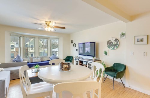 Delafield Apartment | Cozy Delafield Apartment - Walk to Lake!