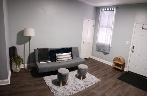 Little Village Apartment | Private villa in a vintage Chicago neighborhood - 10 minutes from downtown