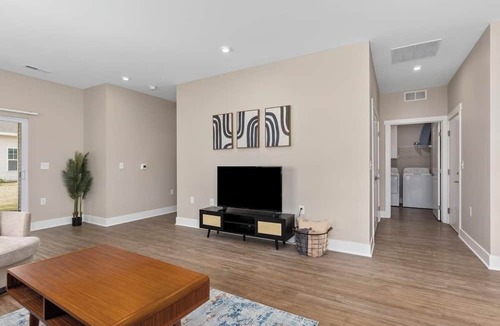 Grandville Condo | Relax in Comfort! 2BR Condo Close to Grand Rapids