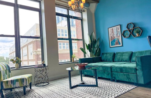 Near South Side Apartment | McCormick Place city view 2br/2ba with optional parking for up to 8 guests