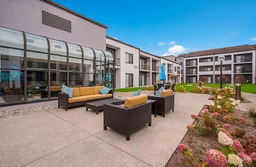 Auburn Hills Apartment | 2 Deluxe King Units, Perfect for Families, Indoor Swimming Pool & Pet-friendly!