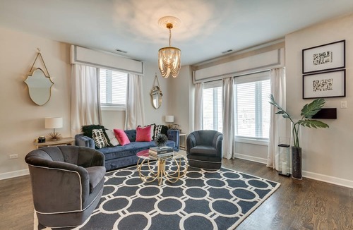 Tri-Taylor Apartment | Chi-Town Chill - Get Anywhere in the City from This Perfectly Located Duplex by AllSet Turnover