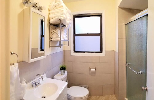 Chinatown Condo | 1 #33 - 4 Bedroom/2 Bath Condo near McCormick Place, Wintrust Arena, Chinatown