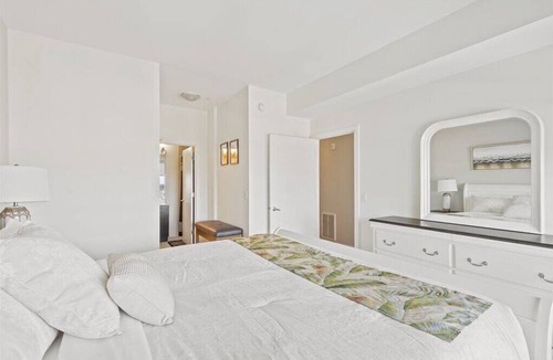 Evanston Apartment | "Bliss of Evanston" 180°view, 2BDR +2Bath UrbanLux