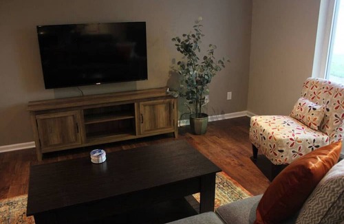Kalamazoo Apartment | 729 Keenway B · water view apartment in Kalamazoo