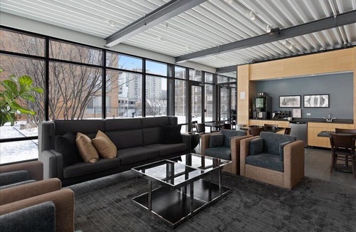 Evanston Condo | Chicago's Hidden Treasure "Evanston, IL" Urban Luxury with comfort