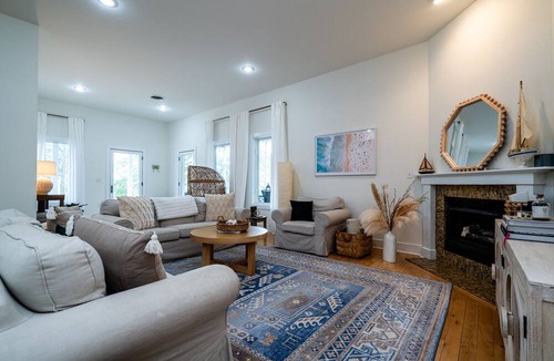 Union Pier Condo | Union Pier Condo With Association Pool! Close To Beach And Downtown!
