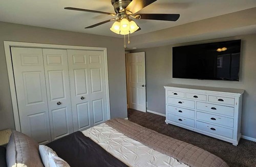 St. Charles Apartment | Enjoyable 2-bedroom apartment with AC in charming downtown St Charles