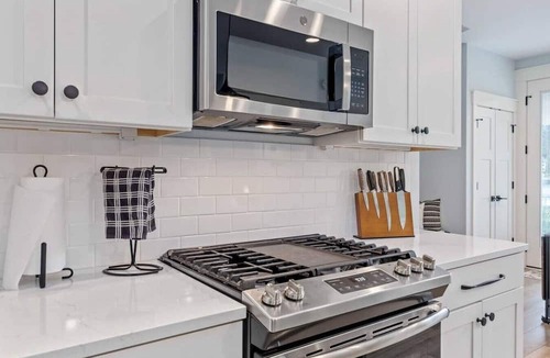 Smyrna House | Cozy Lake Cottage: Chefs Kitchen, BBQ & Lake Views