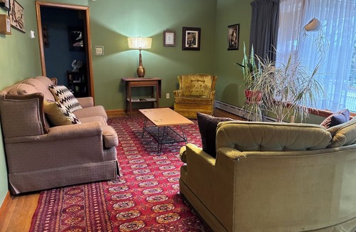 Miller Beach Apartment | Quiet Indiana Dunes retreat near hiking and beach