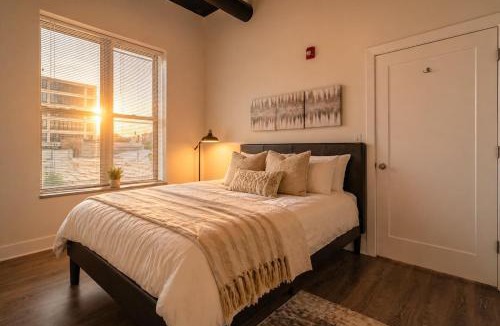 Near South Side Apartment | Group Friendly Spacious 3BR Suite with Optional Parking and Gym Access Sleeps 10 Guest Near McCormick Place and Soldier Field
