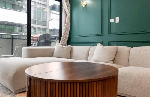 West Loop Apartment | Luxury Fulton Market Condo - Prime Location