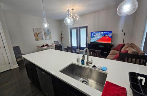 Lower West Side Apartment | Spacious Modern Pilsen Retreat Sleeps 8 Near Downtown Chicago
