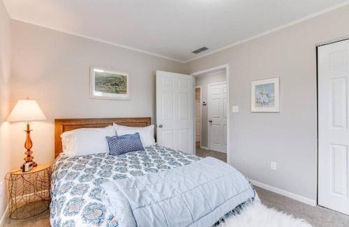 South Bend House | Cozy Home w Sonos 9 Min Walk to Notre Dame