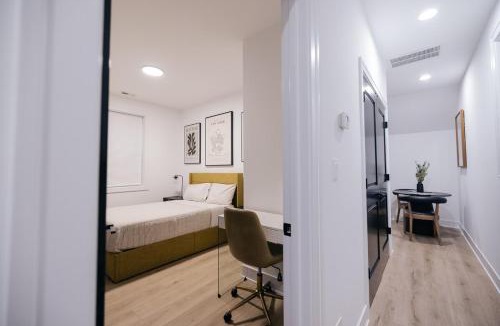 Woodlawn Apartment | Parisian Retreat 6min to Main Quandrangle U of C
