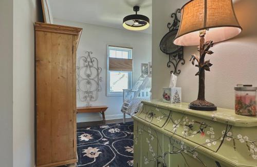 Port Washington Apartment | Grace Adventure House Walk to Port Lake Michigan