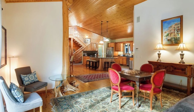Boardman Monarch | Upscale river lodge | HOT TUB!