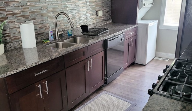 Quite 3 bdrm 1bath Twn Hm South Suburbs of Chicago. No parties. ID Check