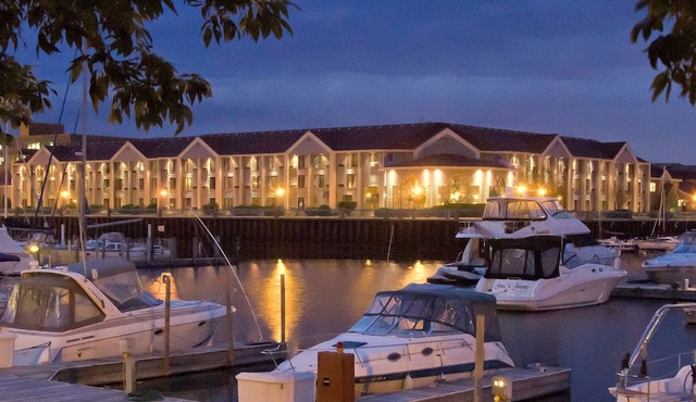 Doubletree by Hilton Hotel Racine Harbourwalk