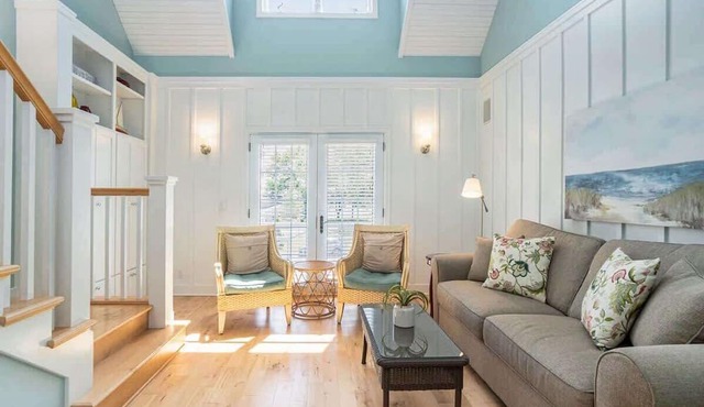 The Hampton: 2BR Beachy Townhome Sleeps 8 | Pool, Hot Tub, Free Golf, Near Lake Michigan