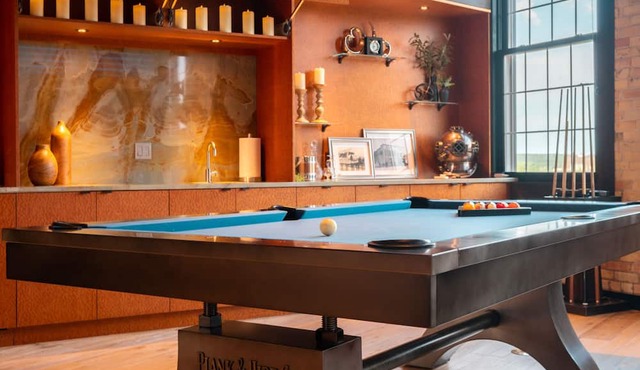 🌆One-of-a-Kind Downtown TC Penthouse | Luxe Design + Walk to Bay, Dining, Shops & Events ➠ 400W