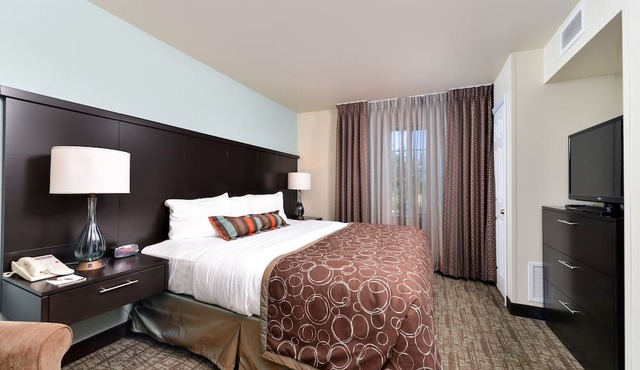 King Suite. Free Breakfast.