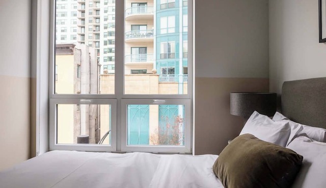 Luxury Designer Loft 402 | River North