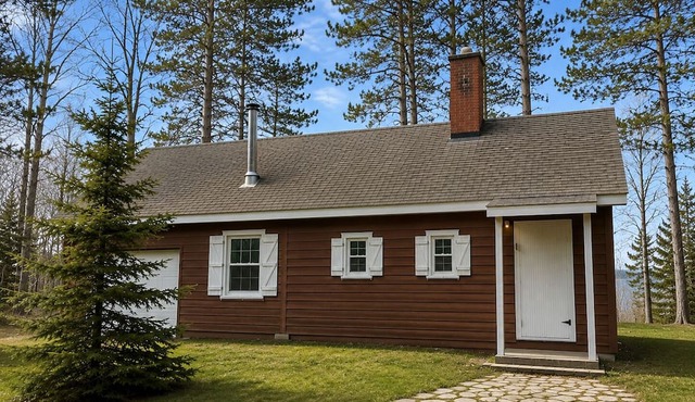 Classic UP Cabin with Lake Views, Private Beach, Fire Pit