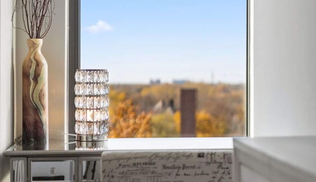 "Hope of Evanston" 180°view, 2BDR +2Bath Urban luxury