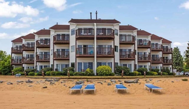 Beachside 325 Waterfront Condo